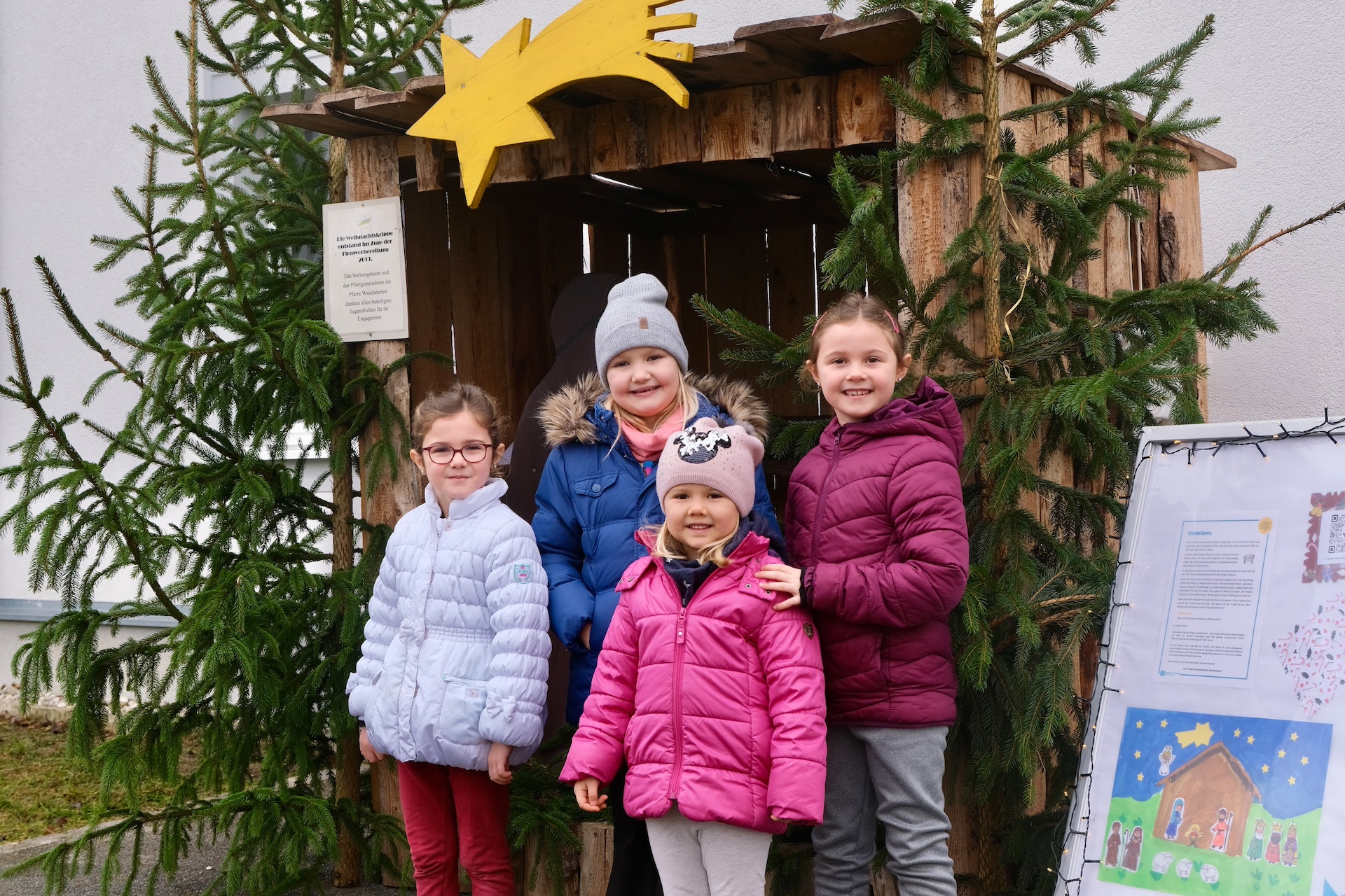 Flora, Anna, Miriam und Hannah (v.l.) haben es gemeinsam mit dem kleinen Stern schon zur Krippe geschafft und die Adventstimmung genossen.